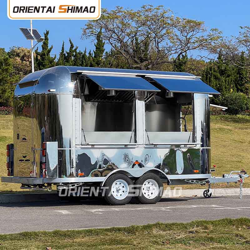 Camión de comida con remolque